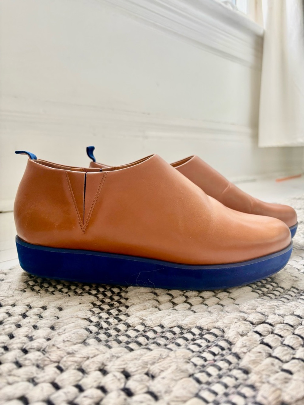 Dr. Liza Tan LEANNE Leather Slip-On Sneakers with Blue Sole